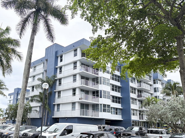 Reef East Condo photo 3